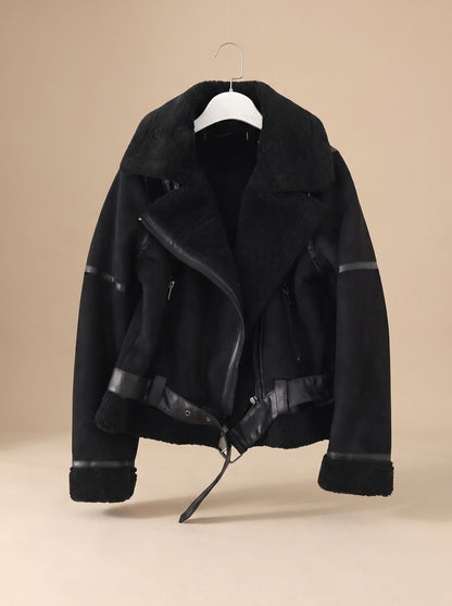 Cremallera asimétrica de estilo moto en chaqueta aviador con borreguito