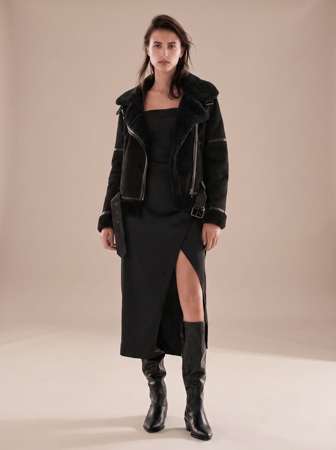 Chaqueta aviador de mujer en color negro con cinturón y cremallera