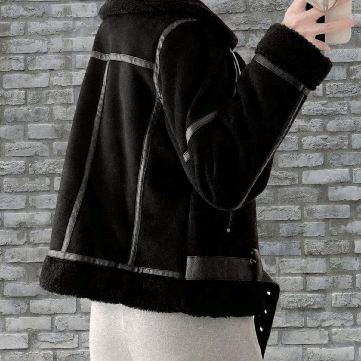 Look completo con chaqueta aviador de borreguito y botines