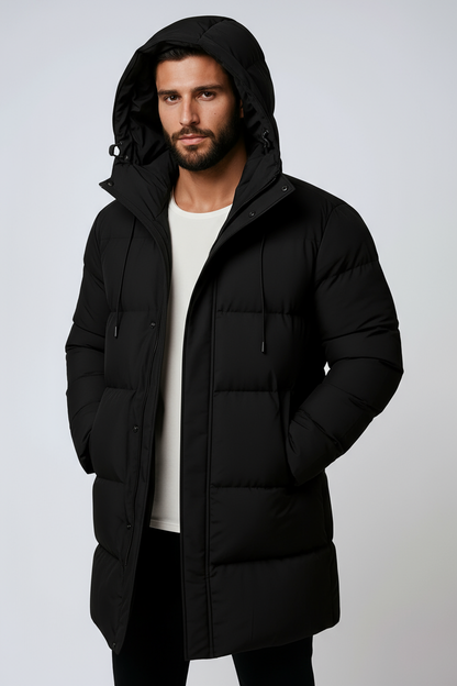 Hombre con abrigo largo HERVAN en look urbano de invierno