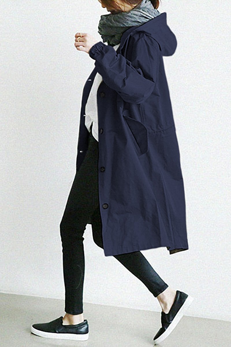 Trench de mujer IMPERVIA en color negro con corte entallado