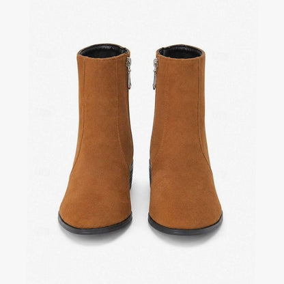 Botines de ante ISANDRA combinados con pantalón de vestir