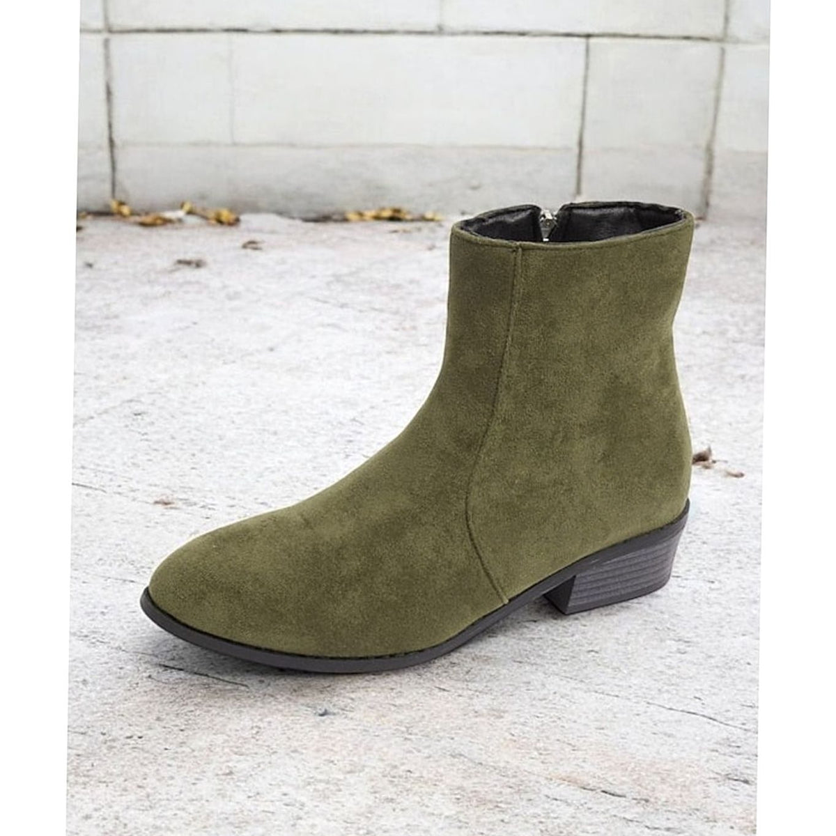 Look completo con botines ISANDRA y falda midi