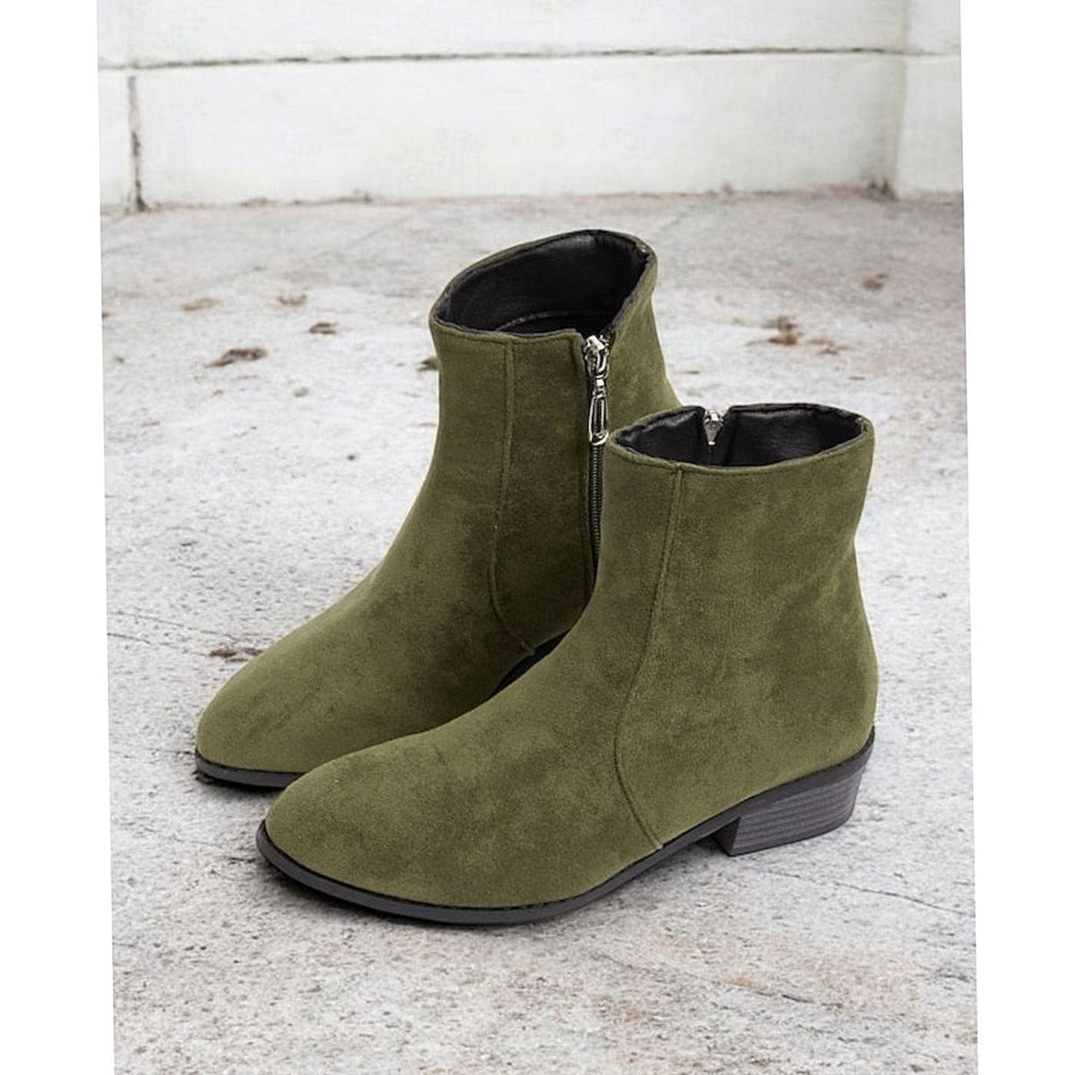 Botines ISANDRA combinados con vaqueros oscuros