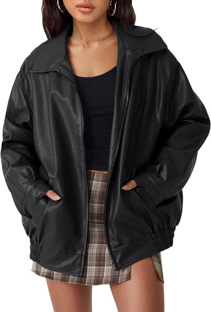 Chaqueta bomber JOVENA combinada con look casual