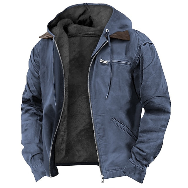 Chaqueta KAELSTOR impermeable combinada con look urbano de hombre
