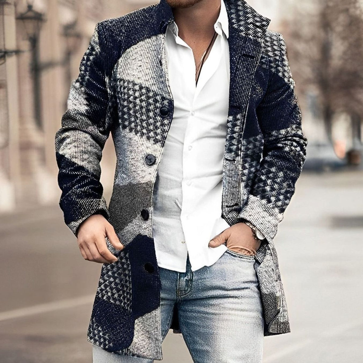 Abrigo de hombre hasta la rodilla combinado con look smart casual