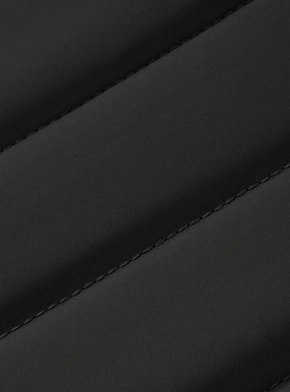 Detalle de mangas de la chaqueta acolchada KESTON