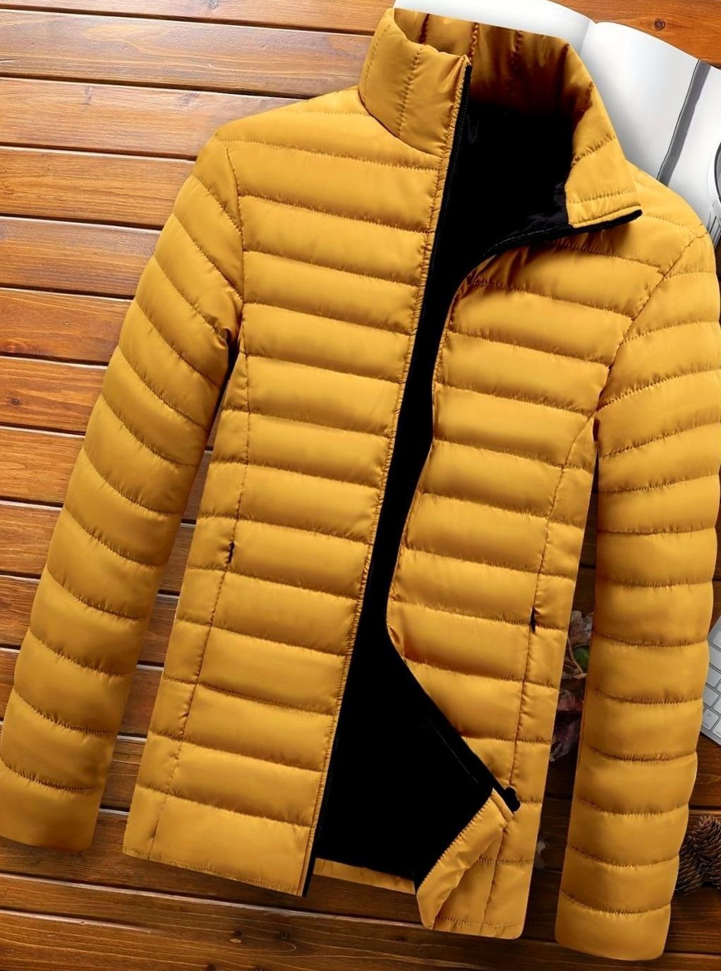 Vista frontal de la chaqueta acolchada KESTON con bolsillos laterales