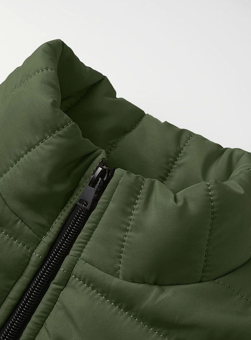 Detalle del puño de la chaqueta acolchada KESTON