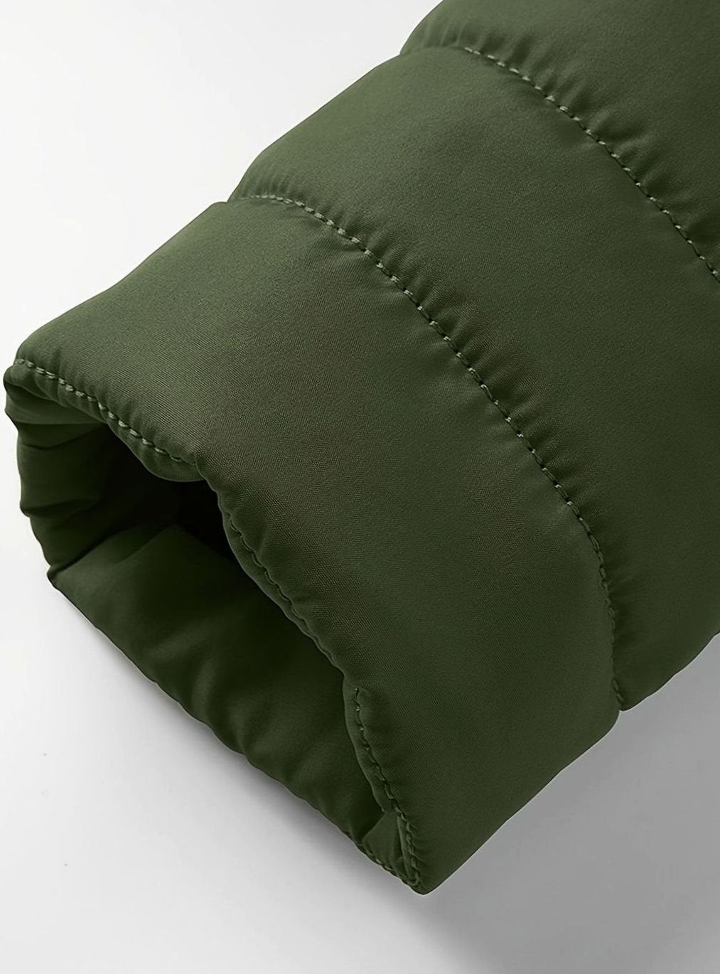 Vista completa de la chaqueta acolchada ligera KESTON
