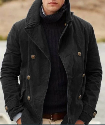 Hombre con abrigo de invierno KOLSTREN de solapas clásicas y corte casual