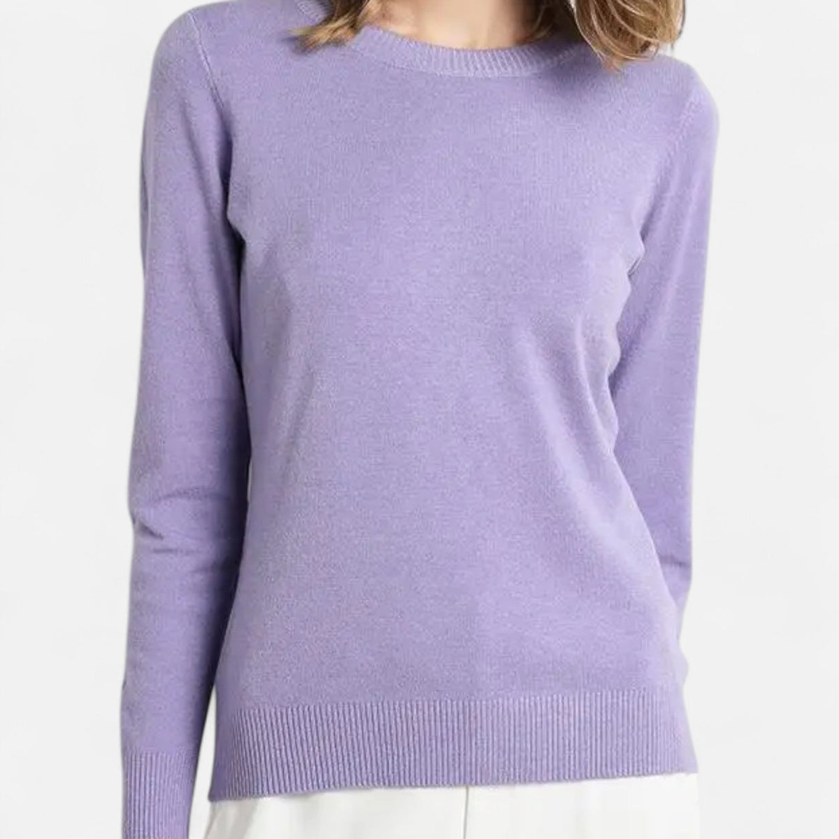 Jersey LUMI combinado con falda para un look femenino