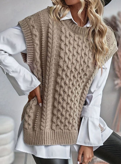 Chaleco LUNA combinado con camisa blanca de manga larga