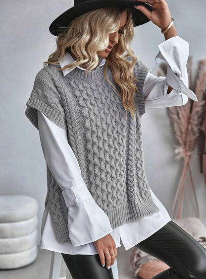 Chaleco LUNA en color gris sobre jersey de cuello alto