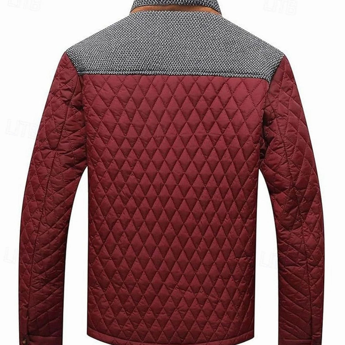 Modelo luciendo la chaqueta acolchada MADDOX en look casual