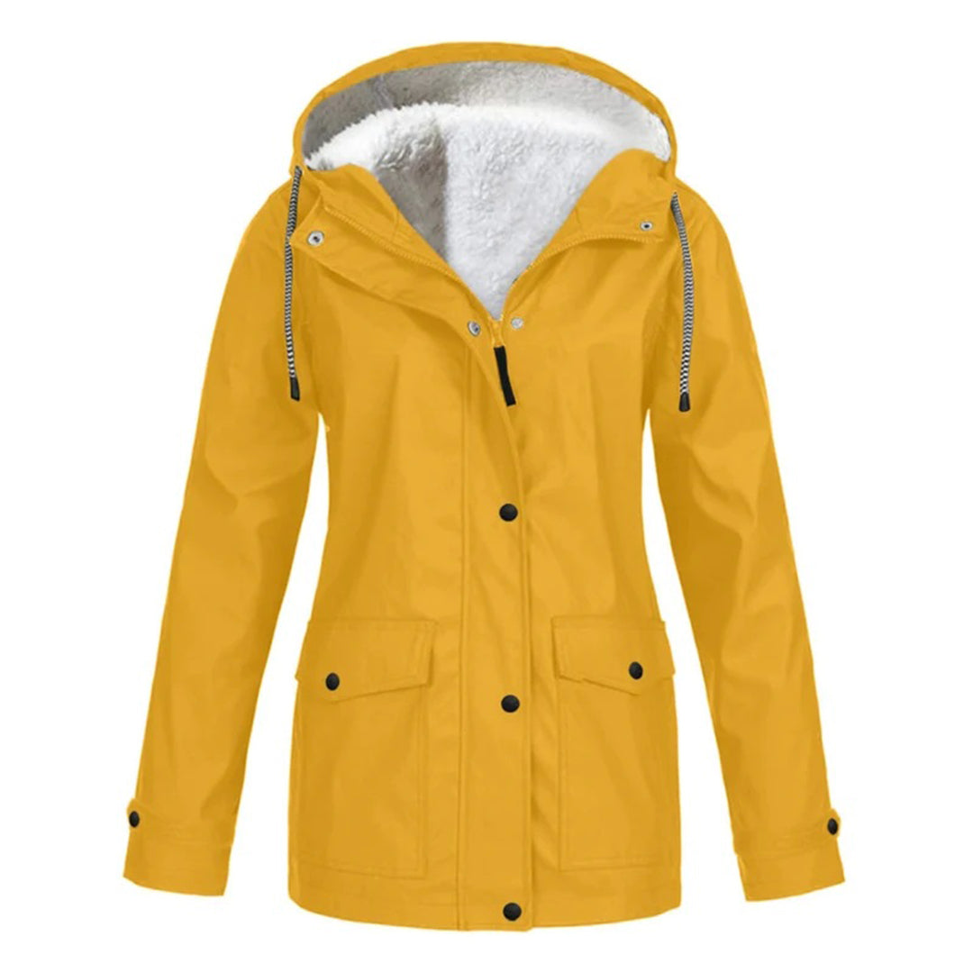 Abrigo MERILANNE combinado con look de oficina para mujer