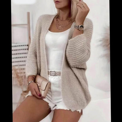 Cárdigan MERRITH combinado con vestido para un look informal