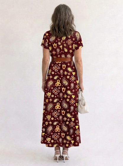 Detalle de la tela ligera del vestido floral midi