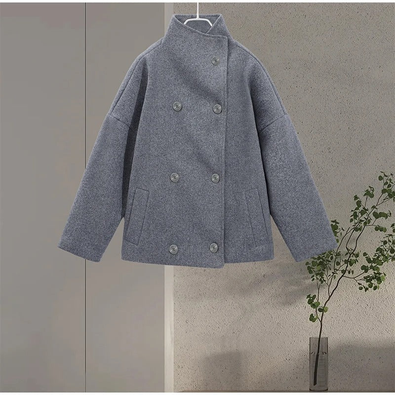 Abrigo de mujer NADINE combinado con look de invierno