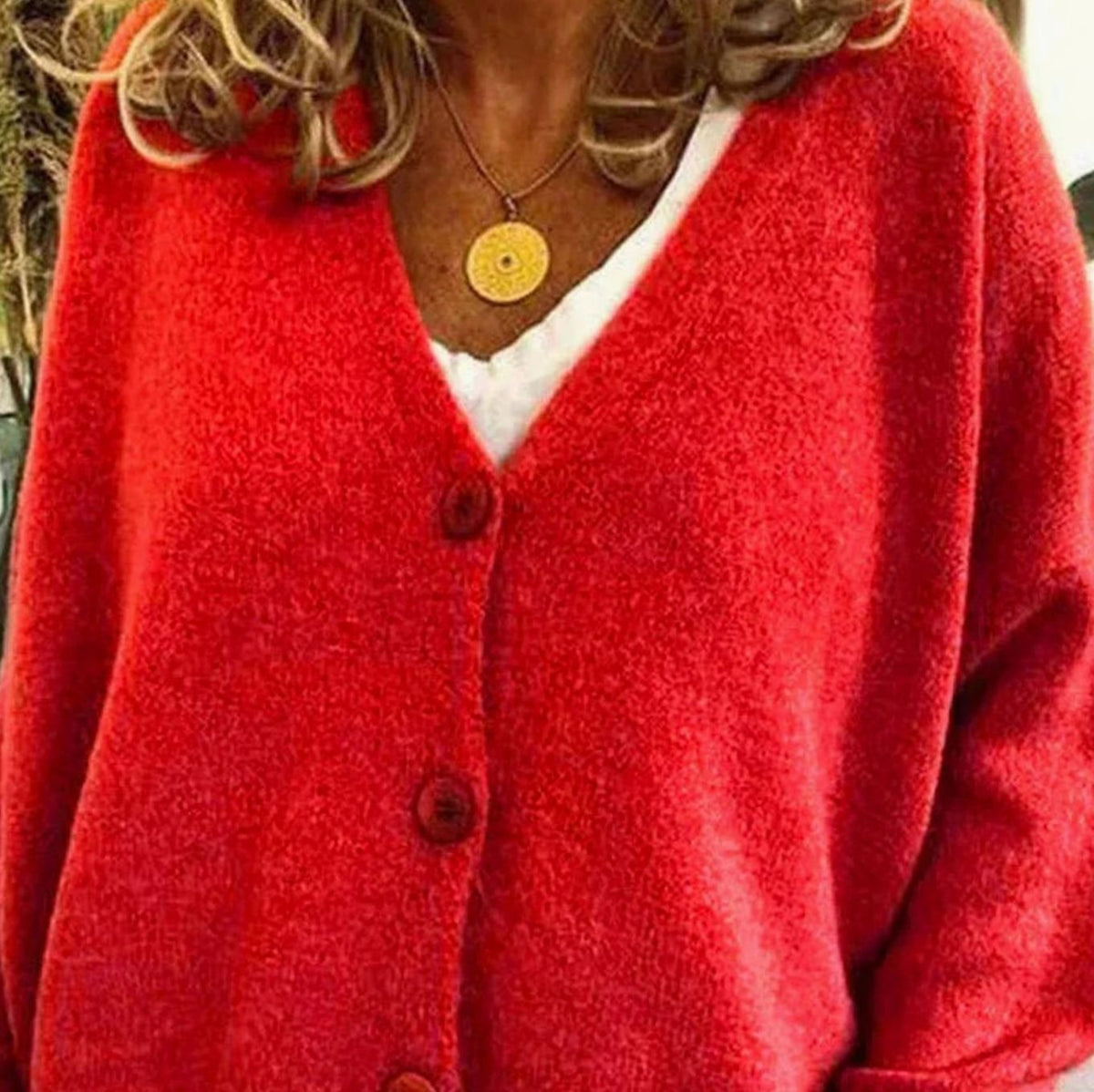 Cárdigan holgado de punto combinado con blusa para look de oficina