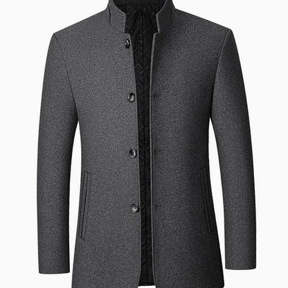 Abrigo NATHAN combinado con traje para un look formal