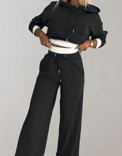 Conjunto NÁYADE de sudadera corta y pantalón ancho para mujer en look completo