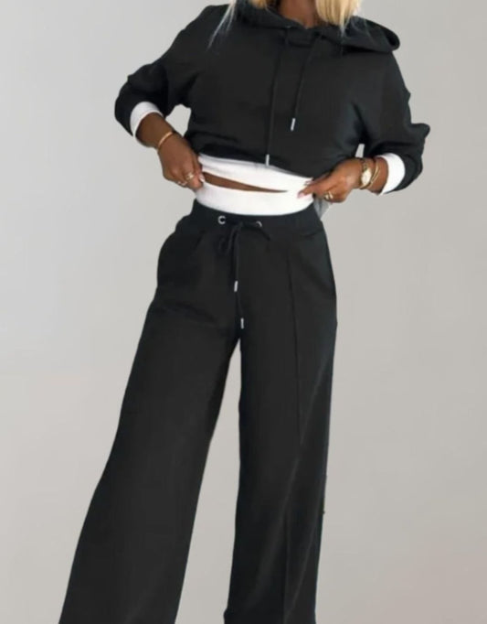 Conjunto NÁYADE de sudadera corta y pantalón ancho para mujer en look completo
