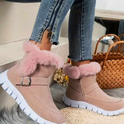 Hebilla decorativa plateada en botín de invierno para mujer