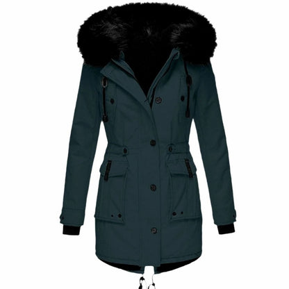 Parka de invierno combinada con botas para un look casual