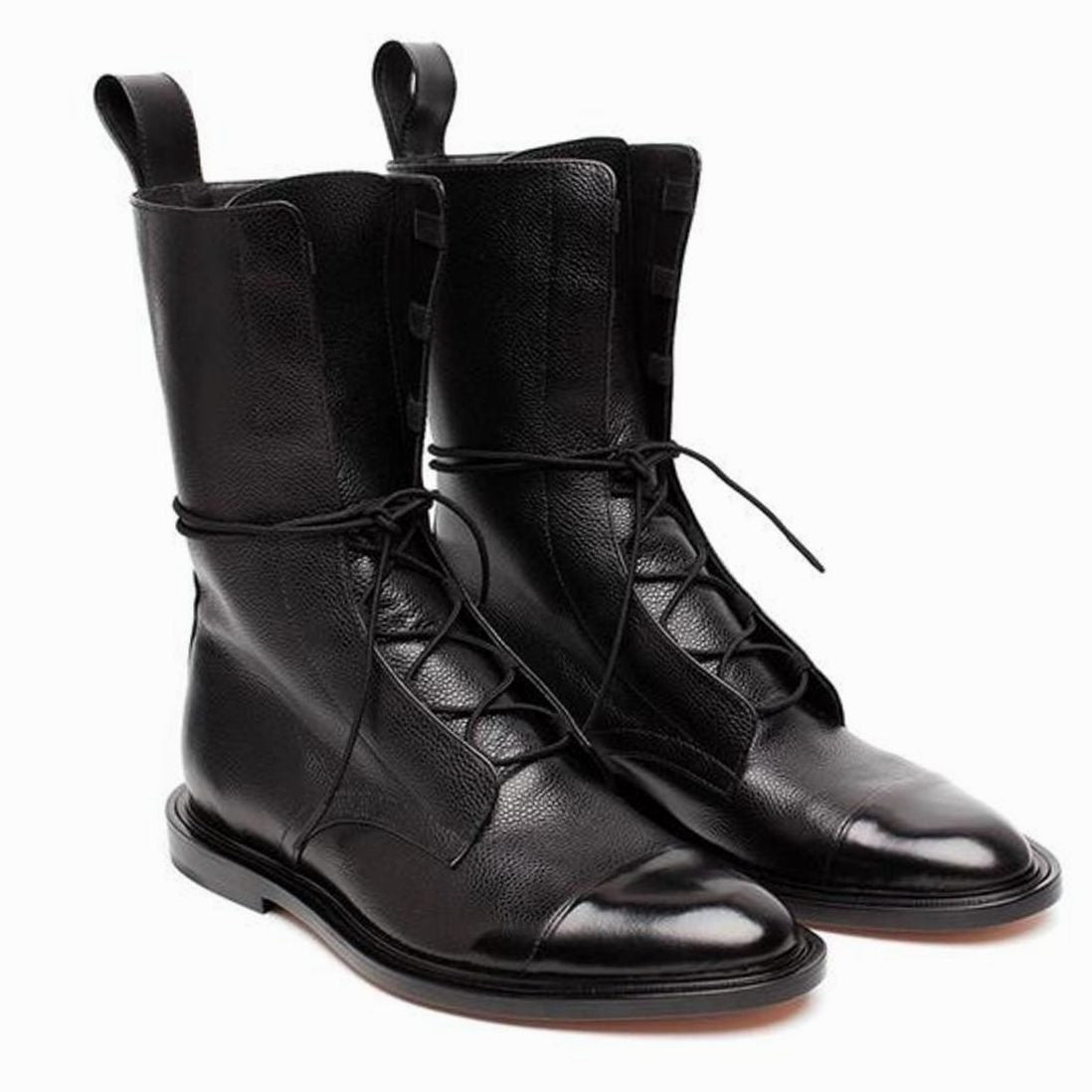 Botines NORA combinados con un look casual de vaqueros