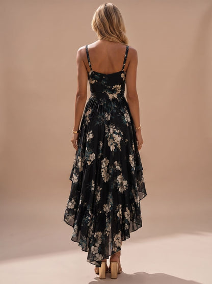 Detalle del escote en V fruncido del vestido maxi floral PETALYRA