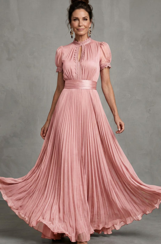 Vestido largo plisado PETRISSA con escote halter y detalles de encaje