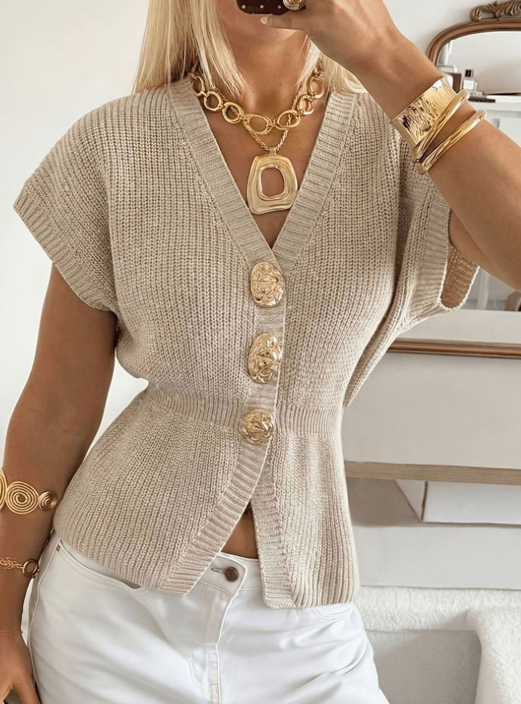 Cárdigan de punto mujer con cuello de pico y botones dorados en color beige