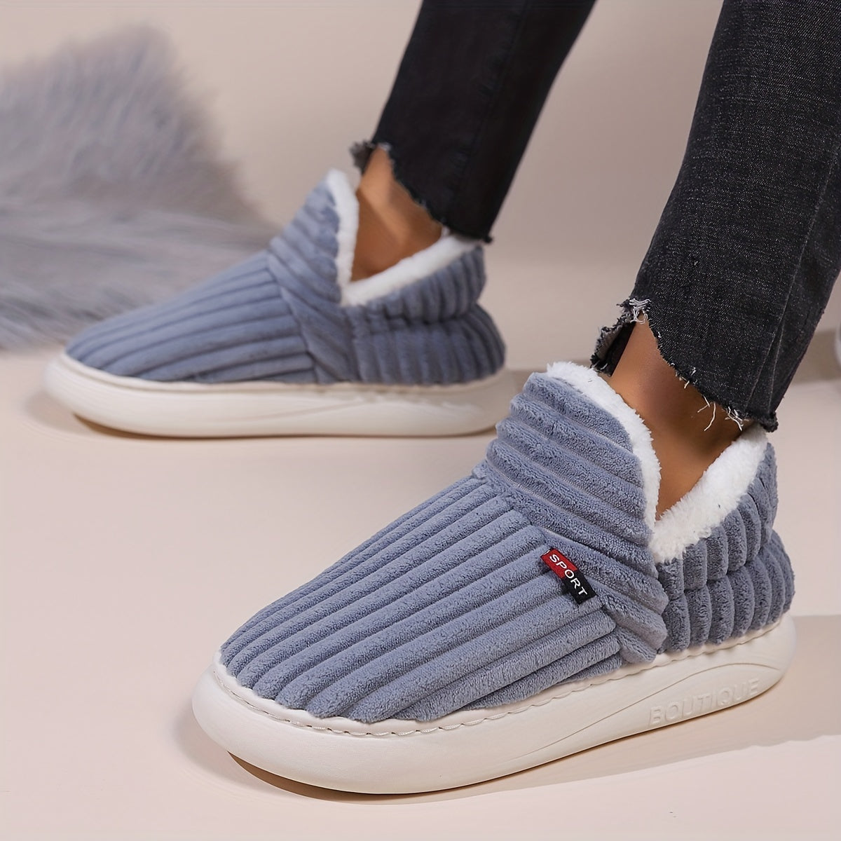 Zapatillas PLUMESA colocadas juntas mostrando su diseño completo