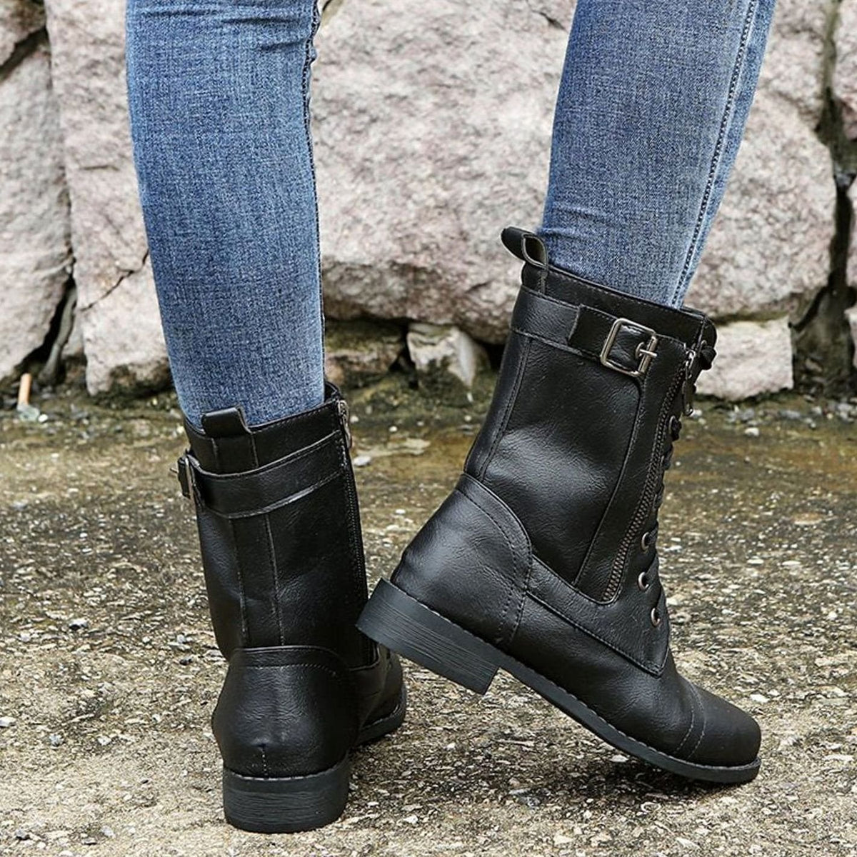 Botas RIONA combinadas con vestido midi para un contraste moderno