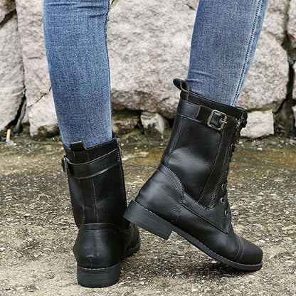 Botas RIONA combinadas con vestido midi para un contraste moderno