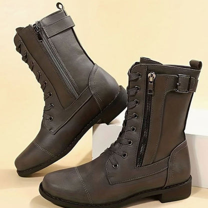 Botas militares RIONA presentadas en su empaquetado