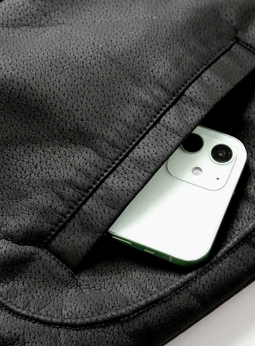 Chaqueta aviador combinada con sudadera con capucha
