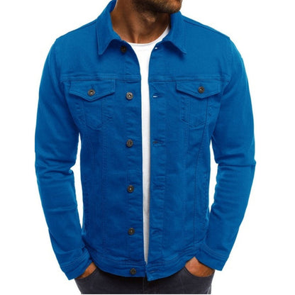 Chaqueta vaquera RUGOSO combinada con look casual