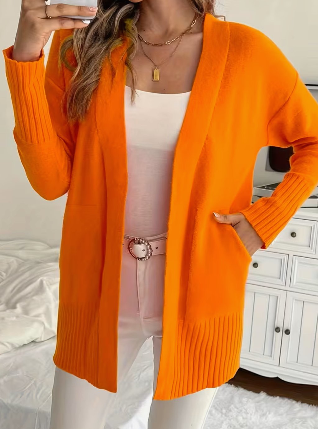 Cárdigan SARELUNE en look de oficina sobre blusa