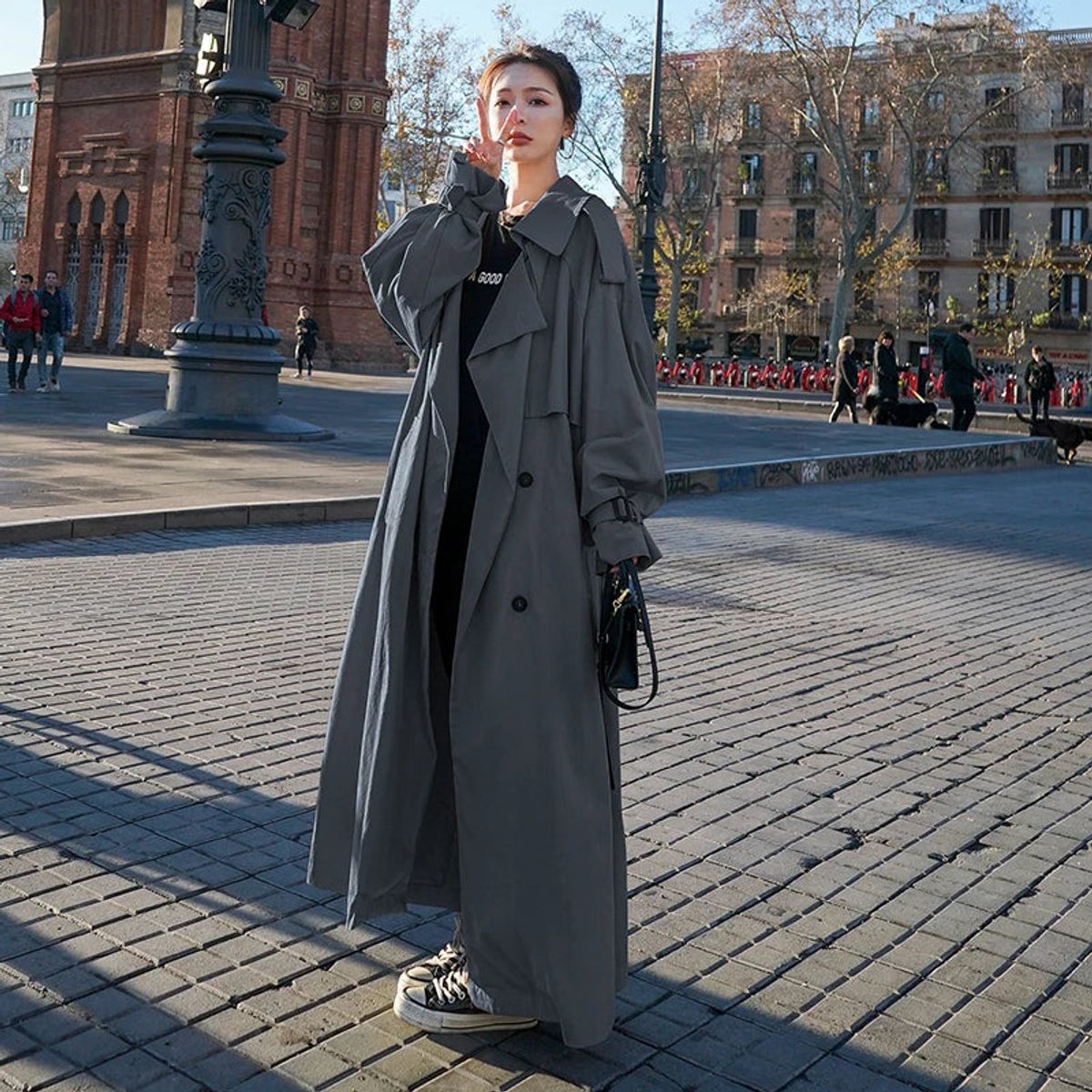 Trench coat largo de corte oversized en tono gris