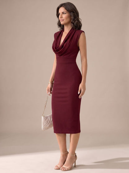 Vista frontal del vestido SELVANE sin mangas con escote cowl en V