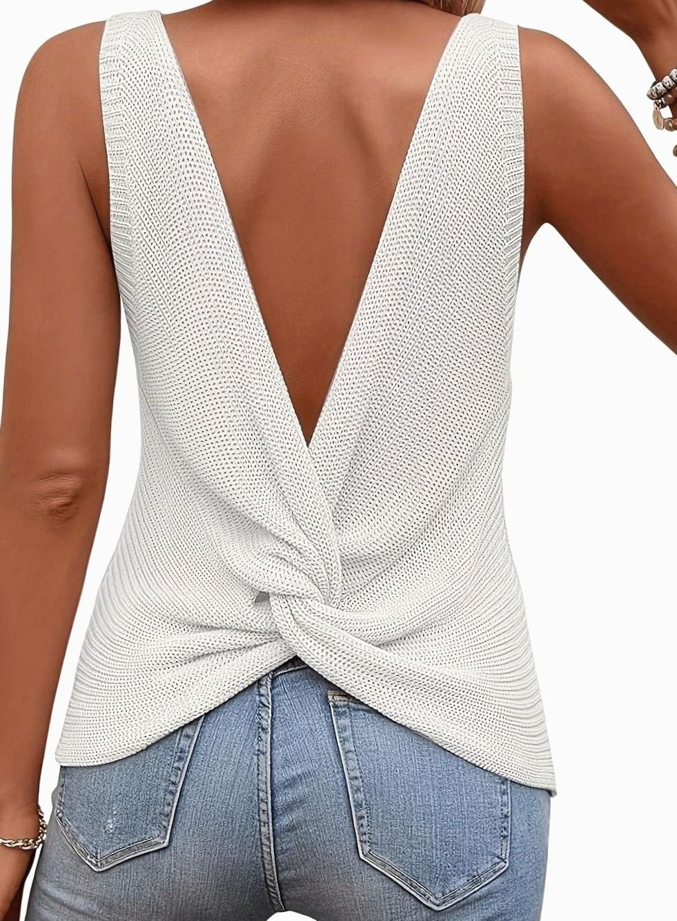 Camiseta SELWANA combinada con vaqueros para look casual
