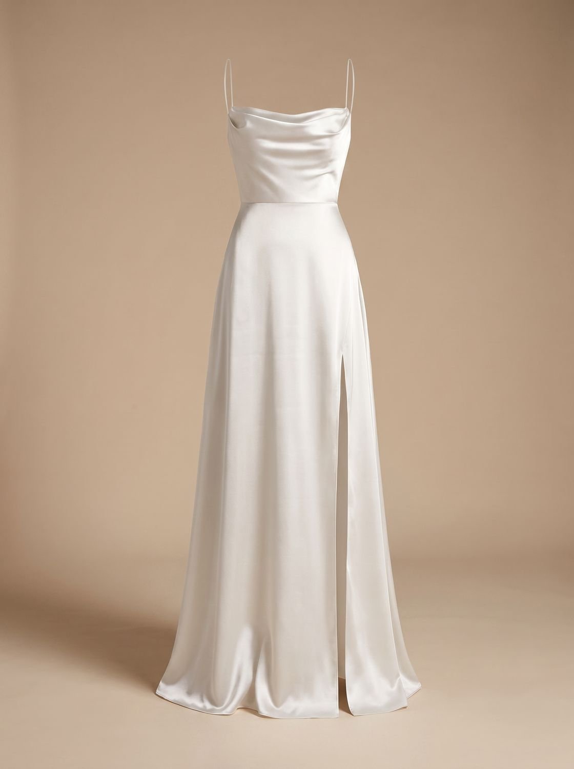 Vista trasera completa del vestido con tirantes finos