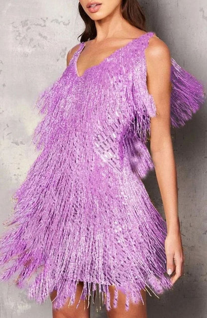 Vestido mini de fiesta con flecos y lentejuelas, escote en V, vista frontal