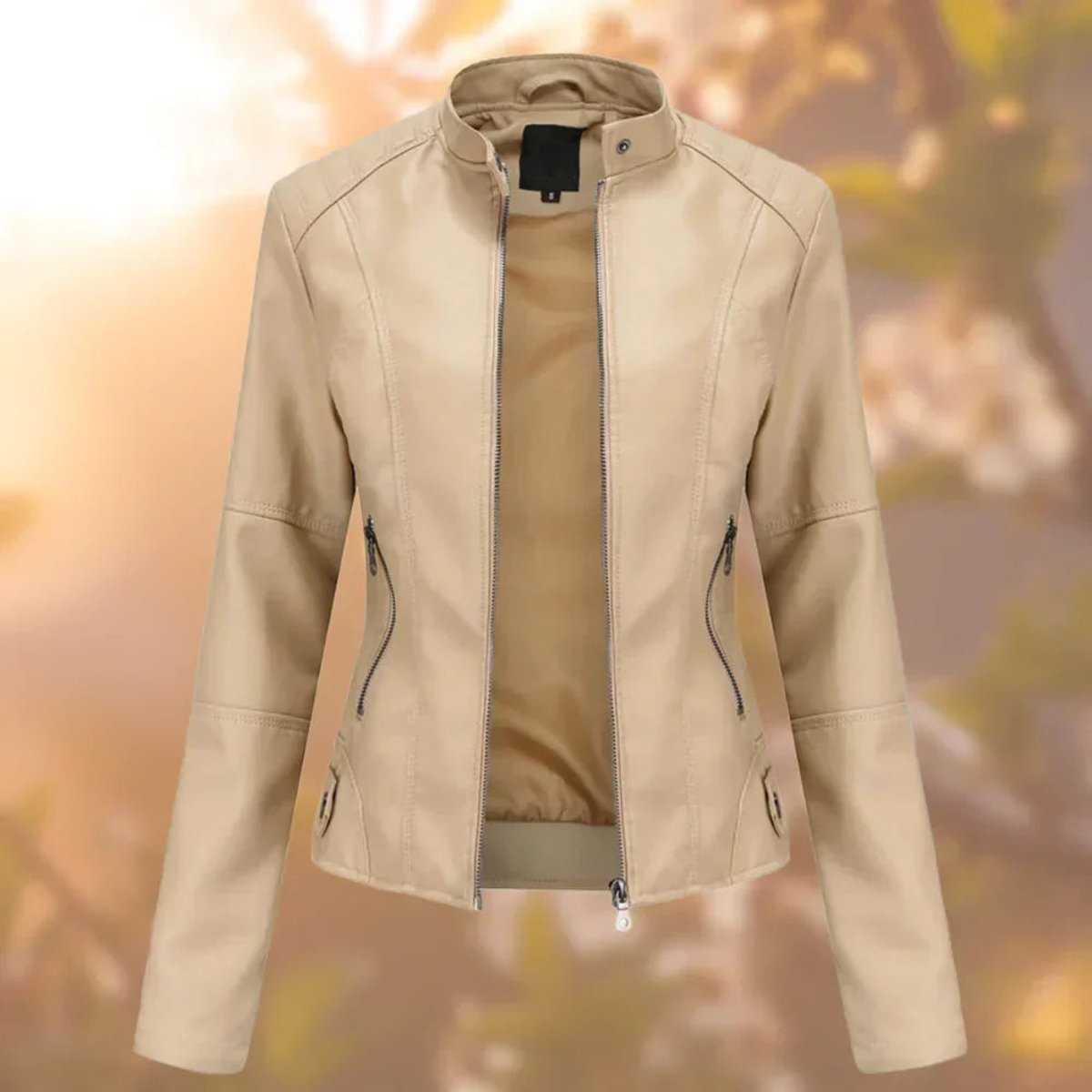 Chaqueta moto mujer en color rojo con diseño atemporal