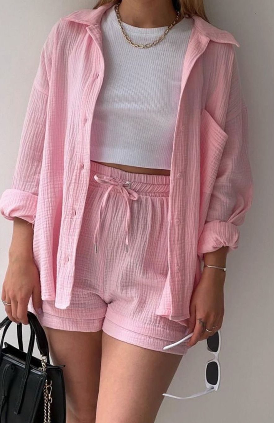 Conjunto SOLENTA en verde ideal para looks de vacaciones