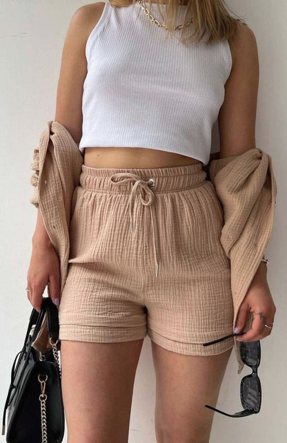 Conjunto SOLENTA combinado con zapatillas para look urbano