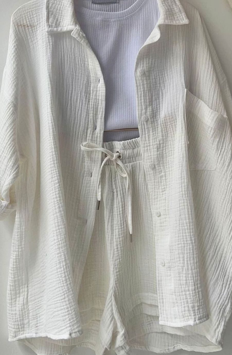 Conjunto completo SOLENTA mostrando camisa y short a juego